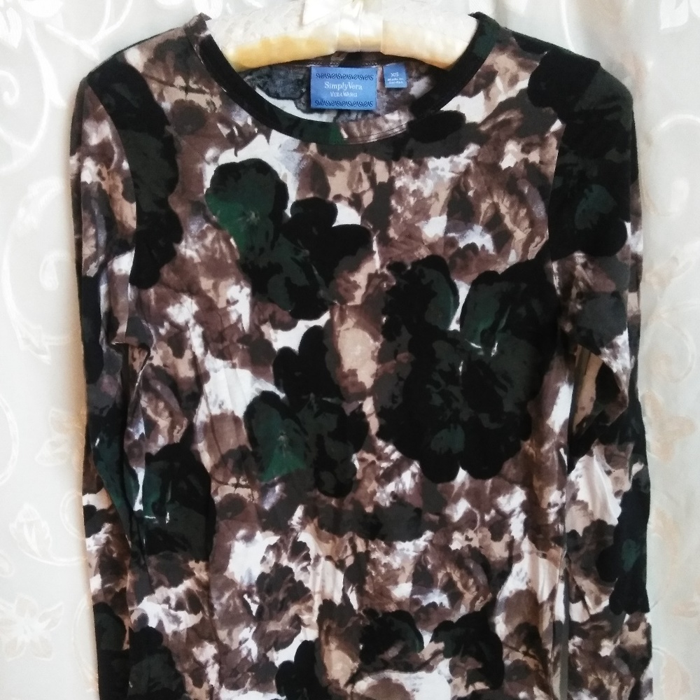 Simply Vera Wang long sleeves cotton small top